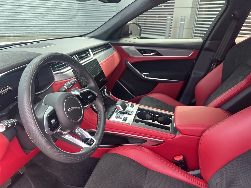 2023 Jaguar F-PACE SVR photo 25