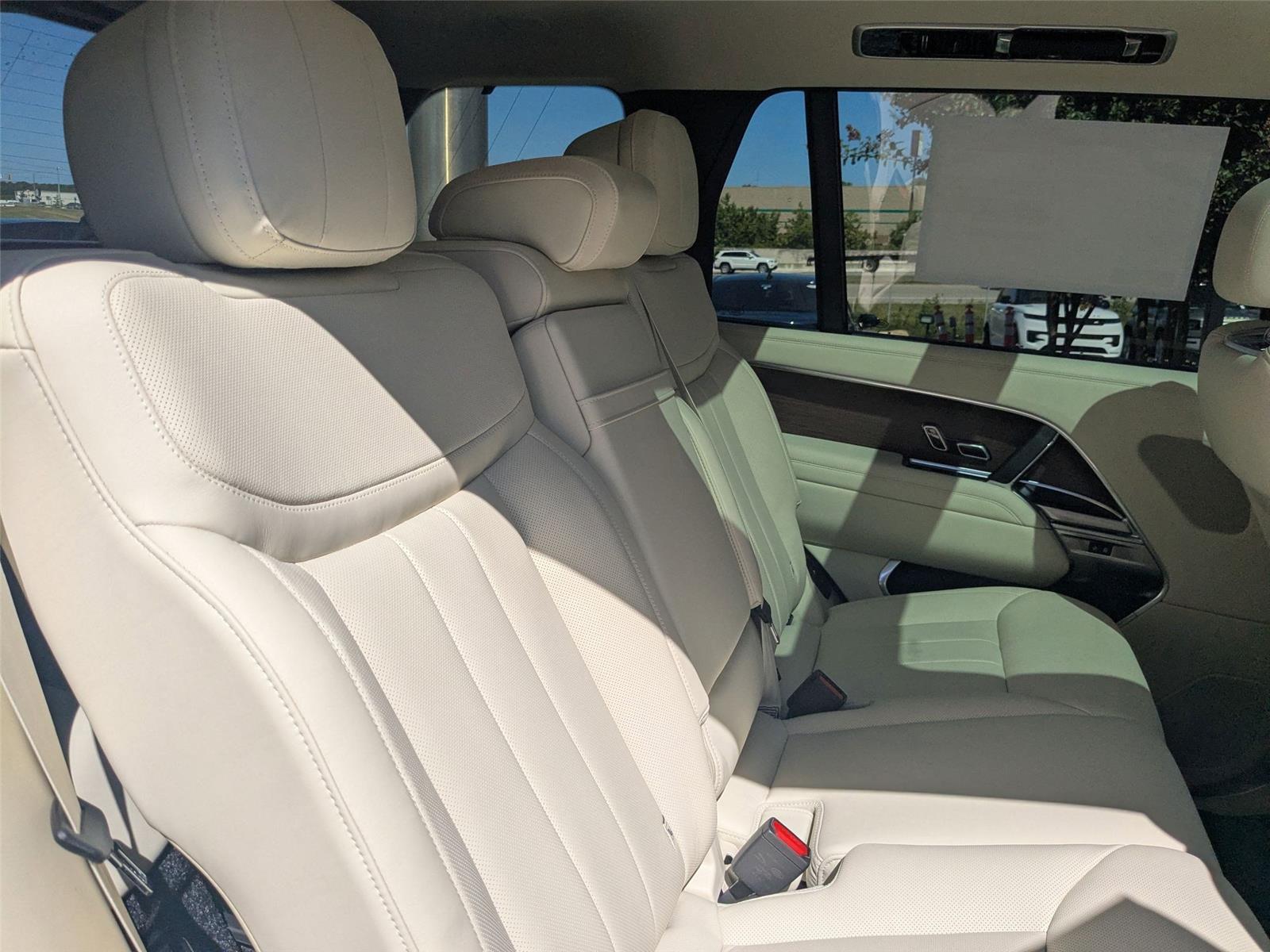 2025 Land Rover Range Rover SE photo 25