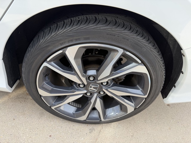 2019 Honda Civic Touring photo 3