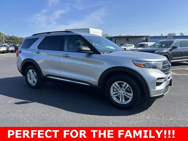 2023 Ford Explorer XLT's photo