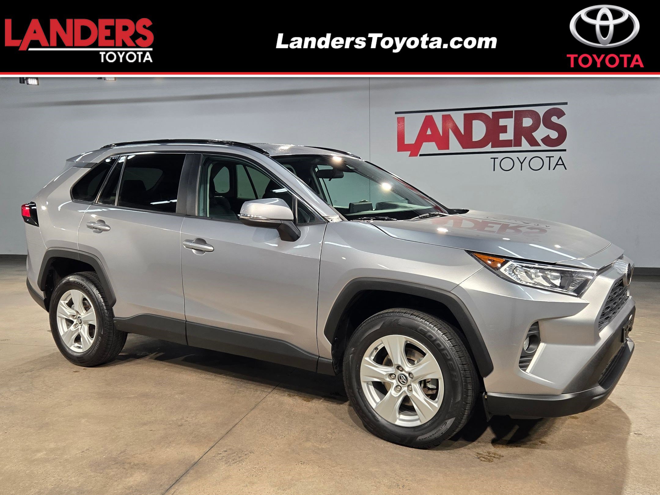 2020 Toyota RAV4 XLE's photo