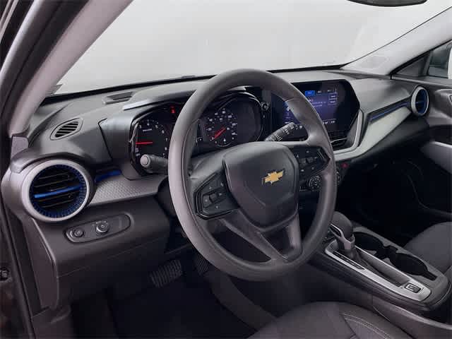 2025 Chevrolet Trax LS photo 10
