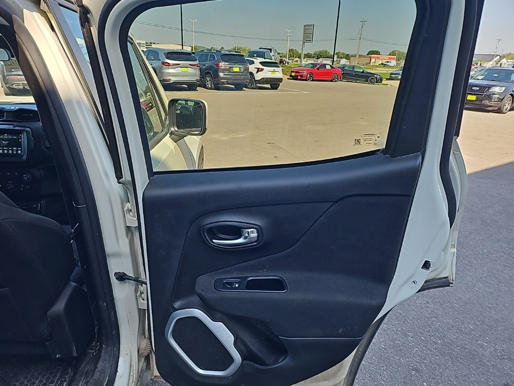 2019 Jeep Renegade Latitude photo 16