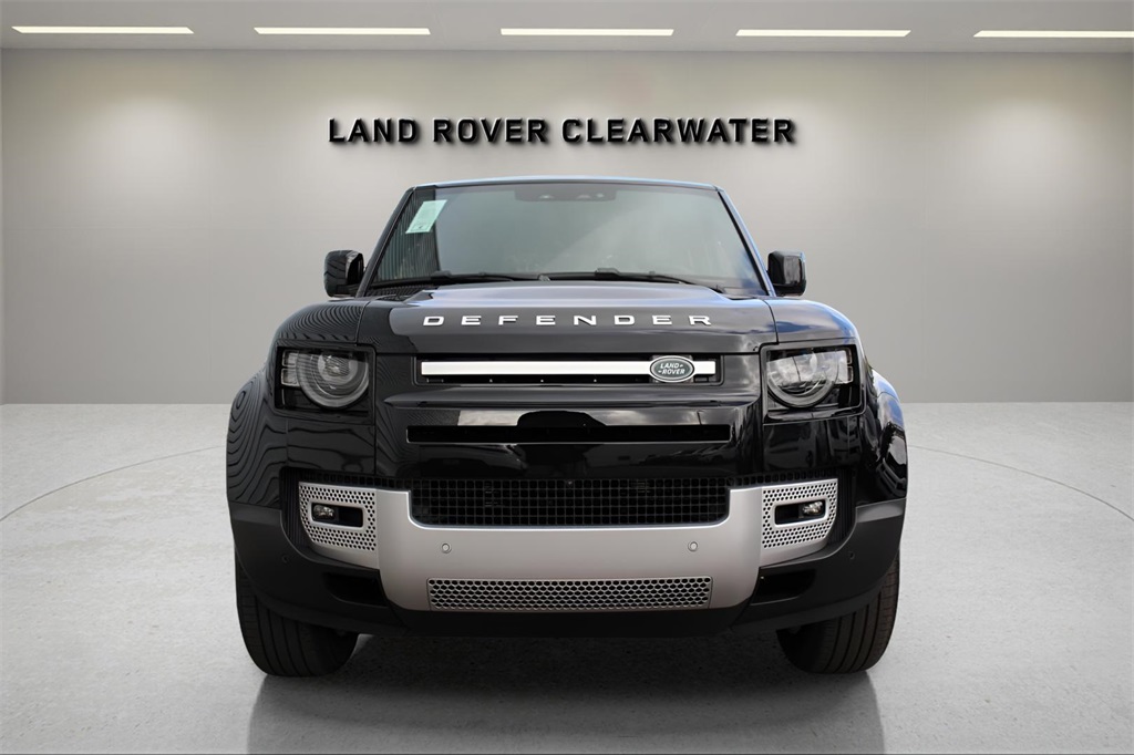 2025 Land Rover Defender 110 S photo 7