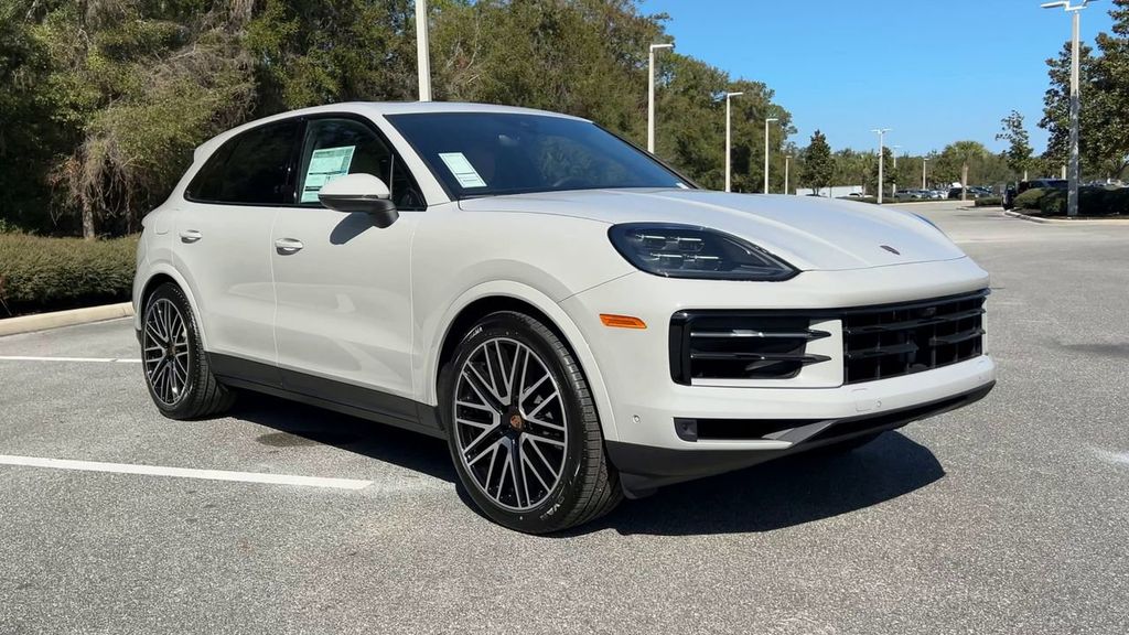 2025 Porsche Cayenne Base photo 2