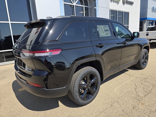 2025 Jeep Grand Cherokee Limited photo 2