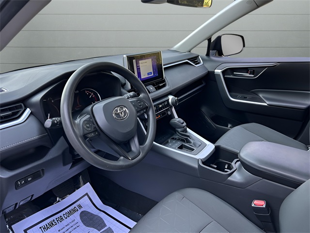 2023 Toyota RAV4 XLE photo 21