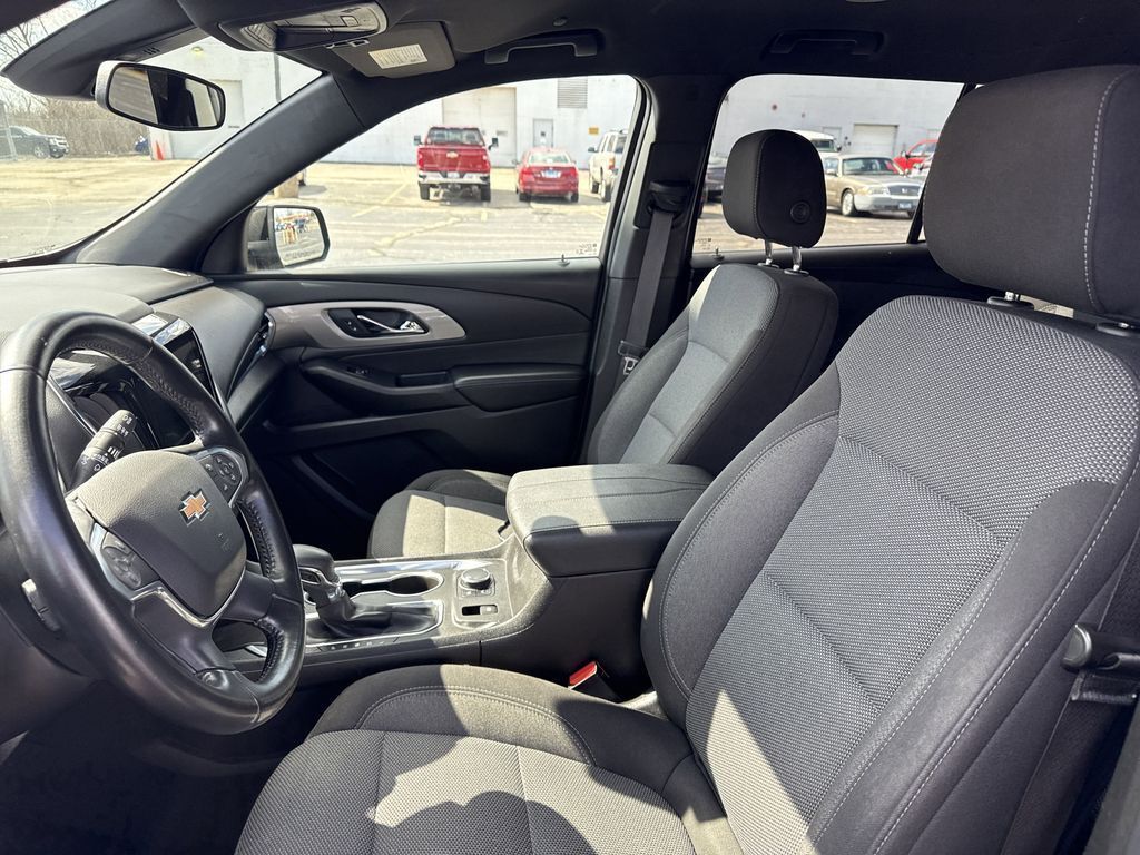 2022 Chevrolet Traverse 1LT photo 9