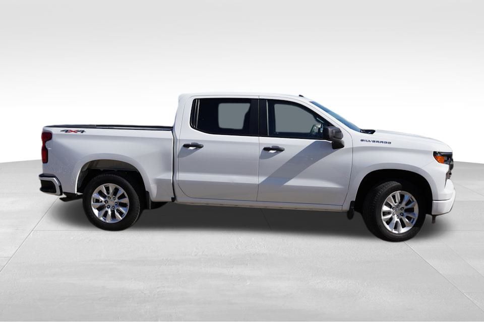 2024 Chevrolet Silverado 1500 Custom photo 3