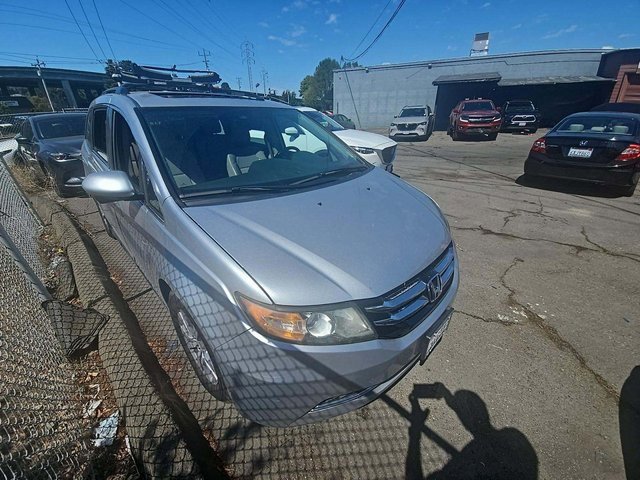 2015 Honda Odyssey EX-L photo 3