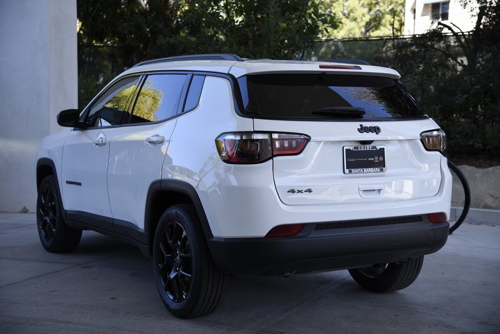 2025 Jeep Compass Latitude photo 2
