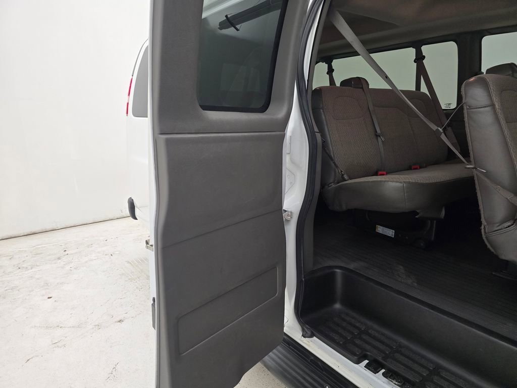 2022 Chevrolet Express 3500 LS photo 35