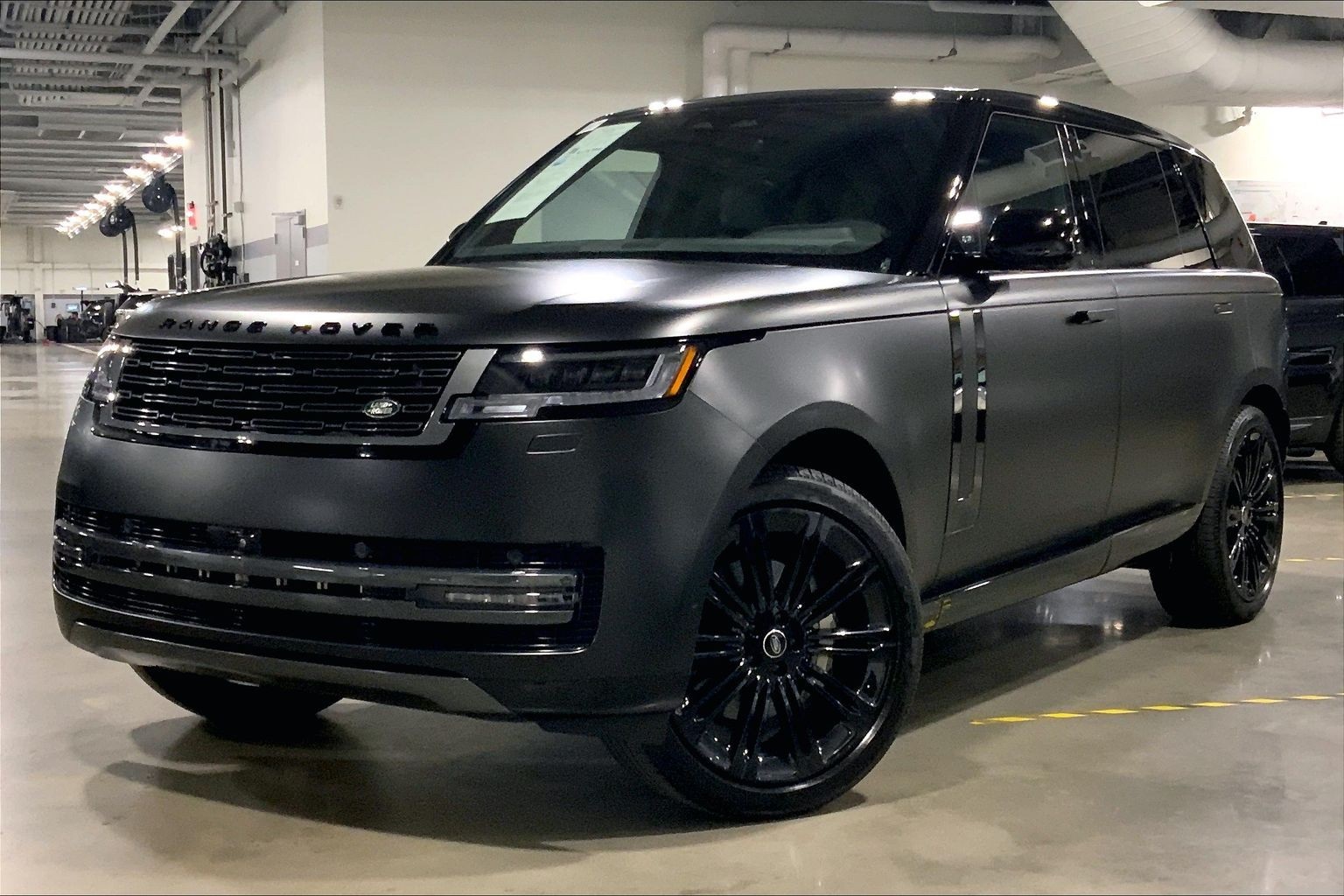 2025 Land Rover Range Rover SE's photo
