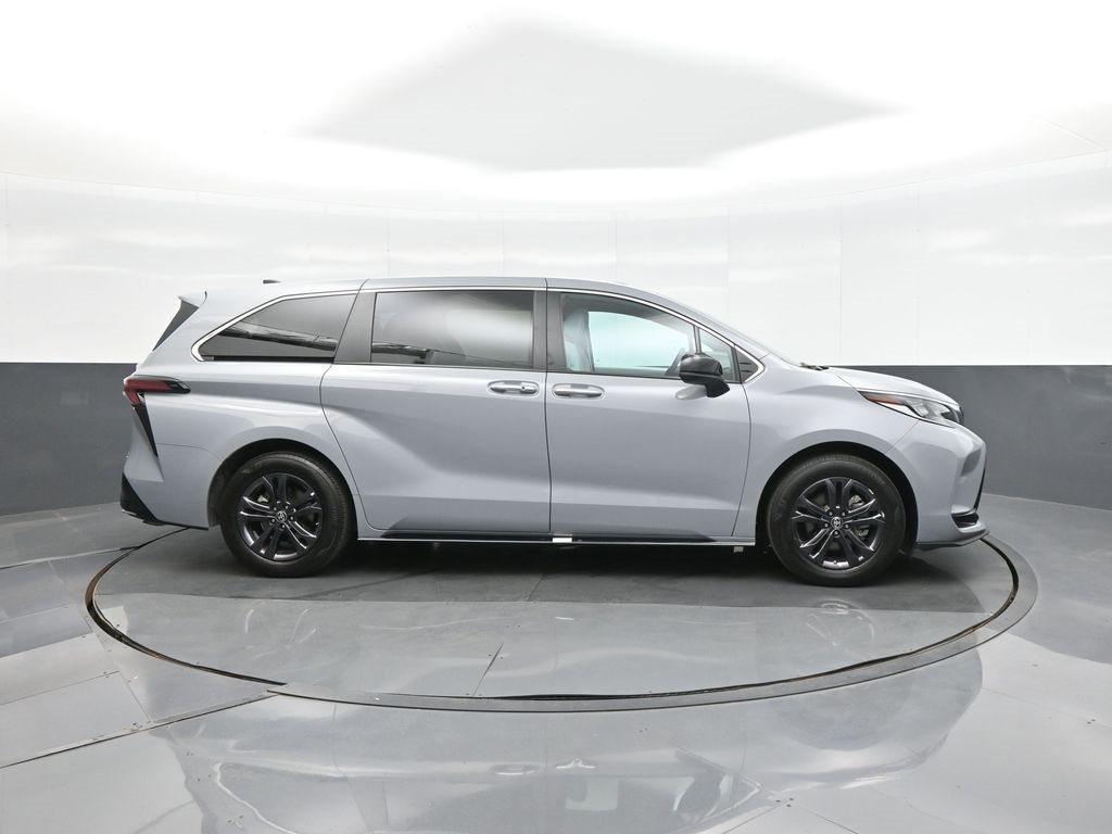 2024 Toyota Sienna XSE photo 7