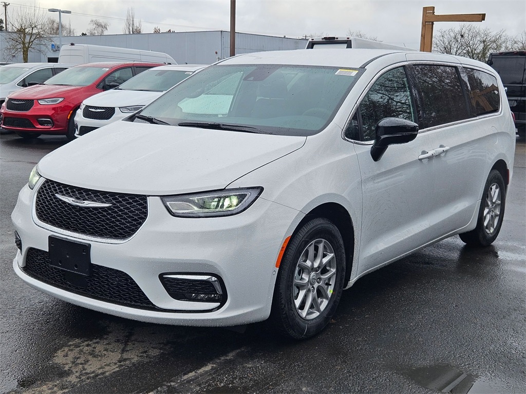 2026 Chrysler Pacifica photo 3