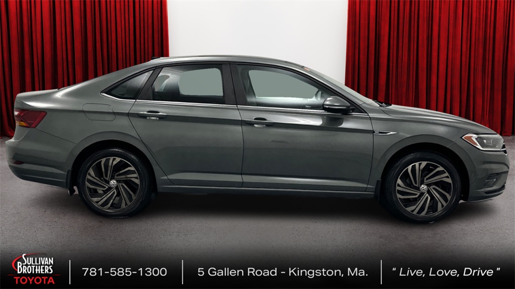 2019 Volkswagen Jetta SEL Premium photo 3