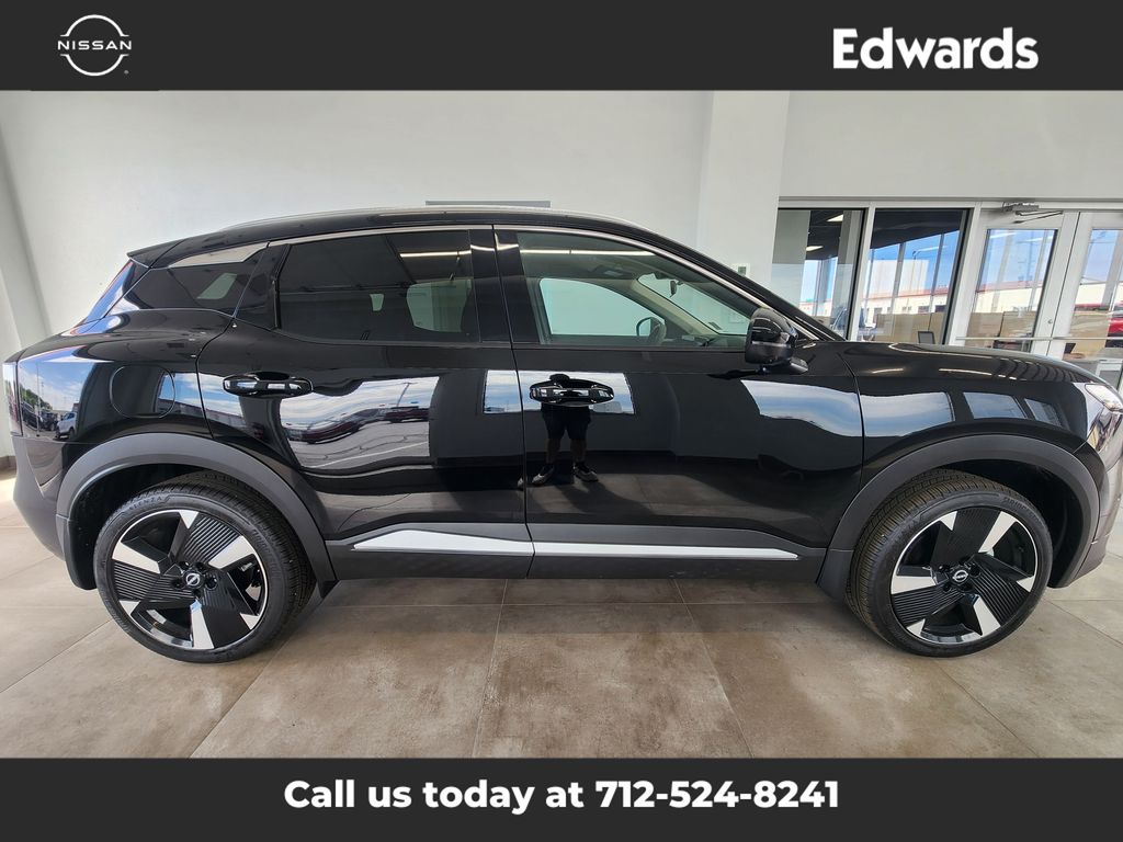 2025 Nissan Kicks SR AWD's photo