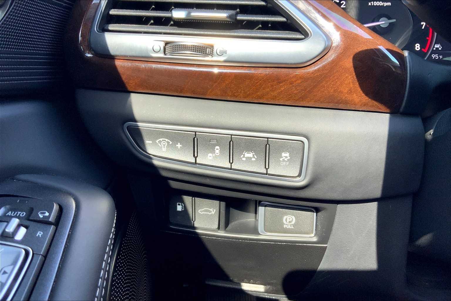2019 Genesis G90 3.3T Premium photo 34