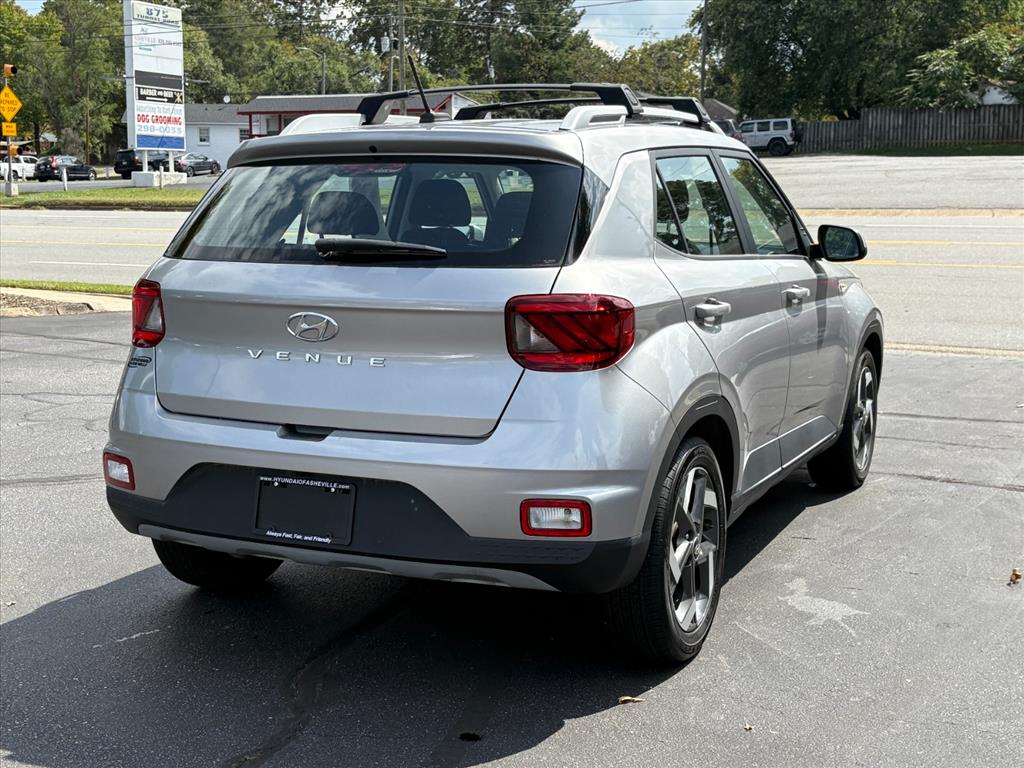 2023 Hyundai Venue SEL Limited photo 5