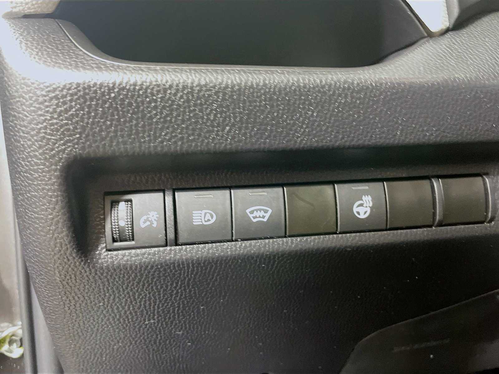 2023 Toyota RAV4 XLE photo 8
