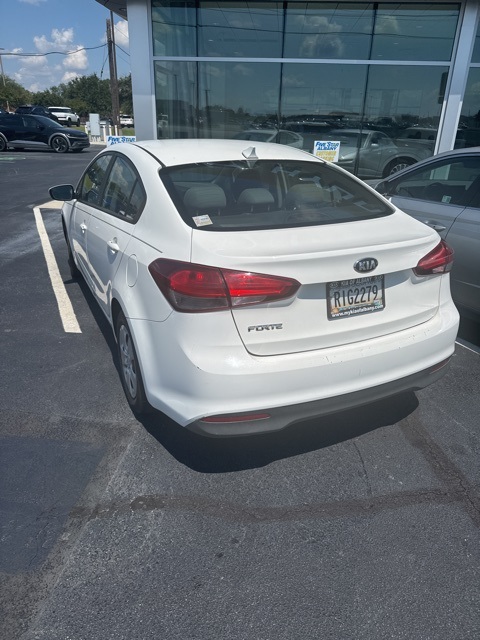 2017 Kia Forte LX Base photo 6