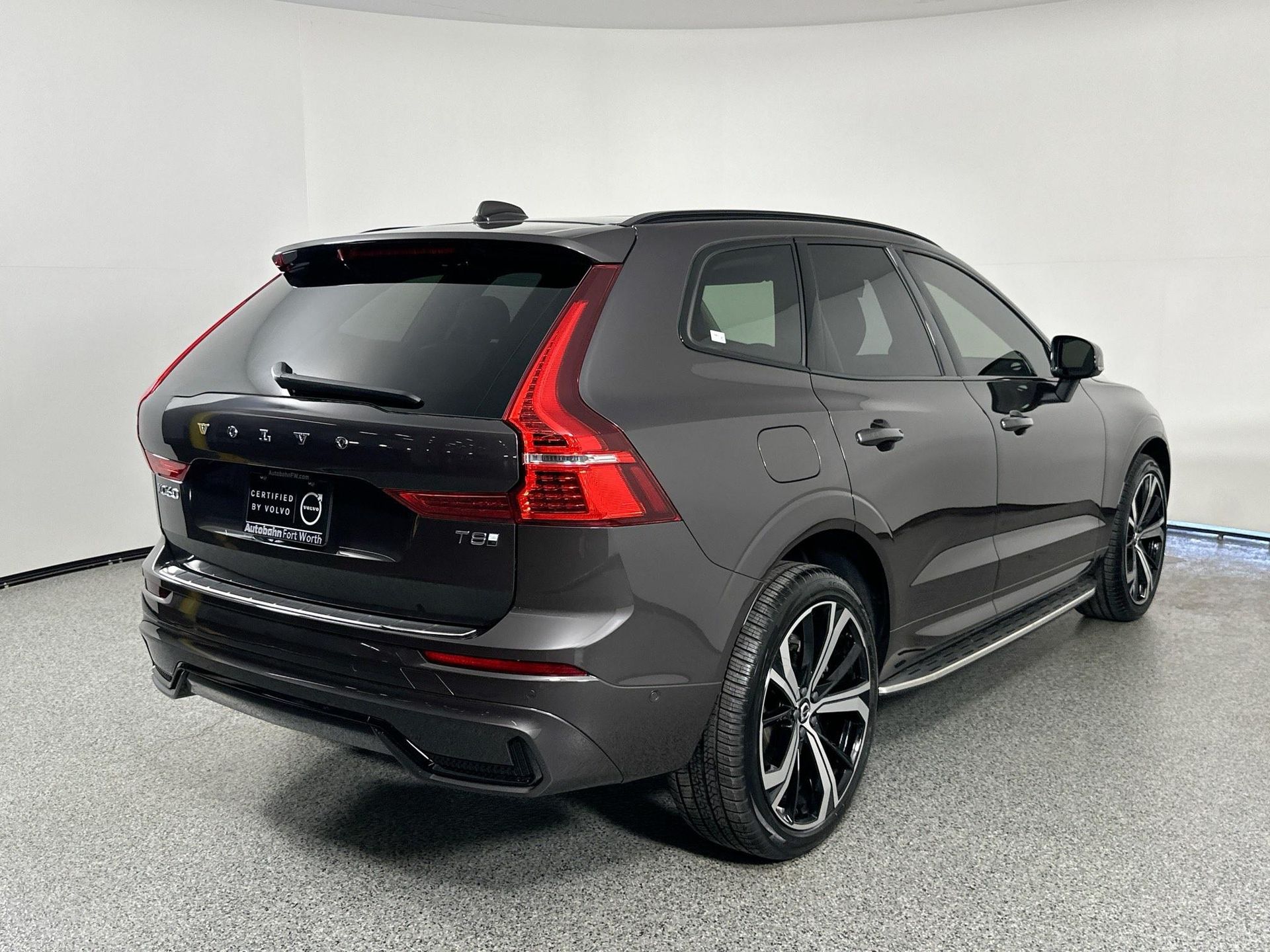 2025 Volvo XC60 Hybrid T8 photo 4