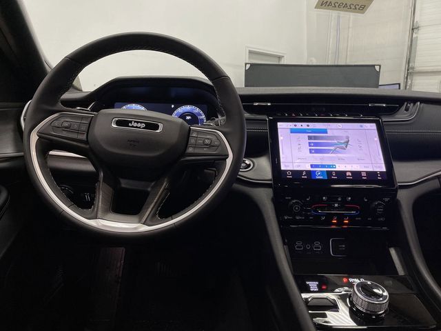 2025 Jeep Grand Cherokee Limited photo 5