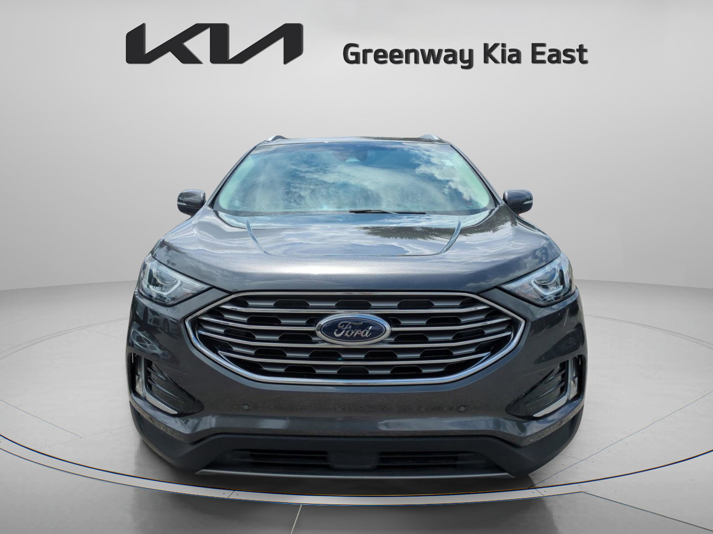 2020 Ford Edge Titanium photo 2