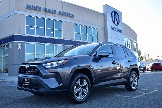 2024 Toyota RAV4 XLE's photo