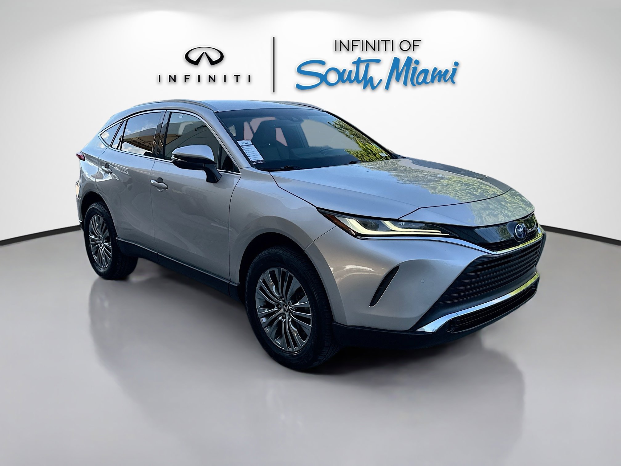 2022 Toyota Venza XLE's photo