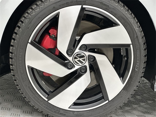 2022 Volkswagen Golf GTI SE photo 2
