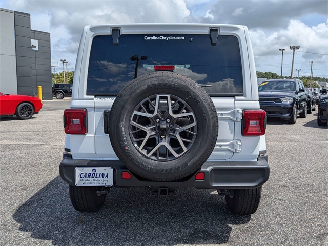2024 Jeep Wrangler Sahara photo 5