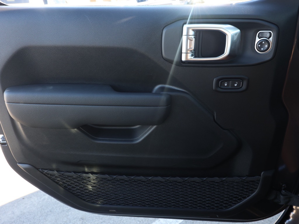 New 2026 Granite Crystal Metallic Clear-Coat Exterior Paint Jeep Willys image 22