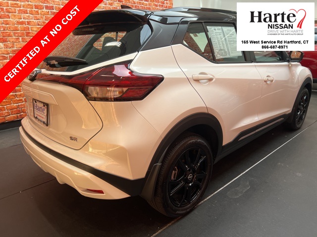 2024 Nissan Kicks SR photo 2