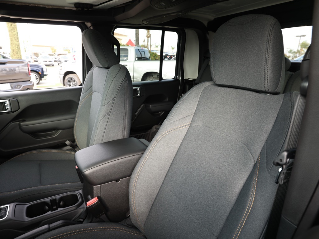 New 2026 Granite Crystal Metallic Clear-Coat Exterior Paint Jeep Sport S image 14