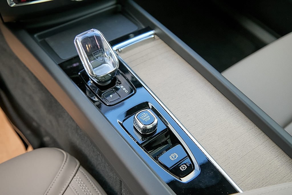 2026 VOLVO XC60 - Image 17