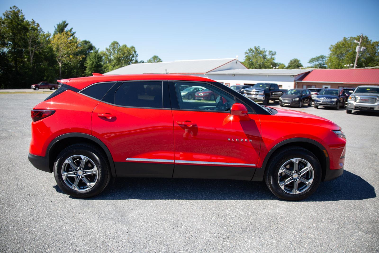 2024 Chevrolet Blazer 2LT photo 2