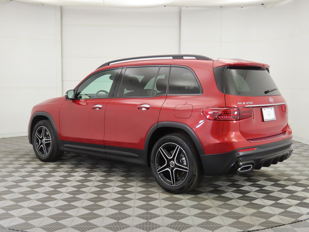 2025 Mercedes Benz GLB 250 photo 7