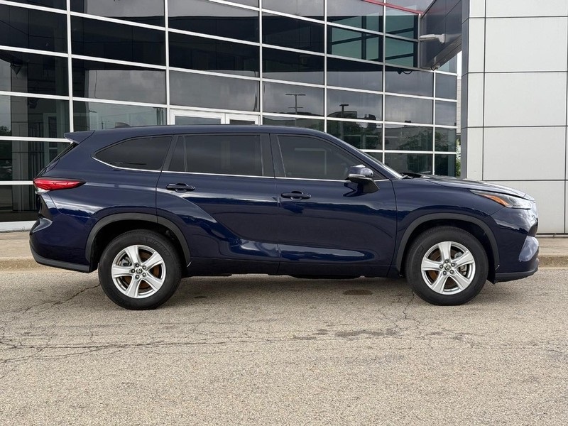 2023 Toyota Highlander L photo 2