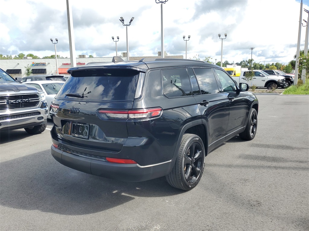 2023 Jeep Grand Cherokee Altitude photo 2