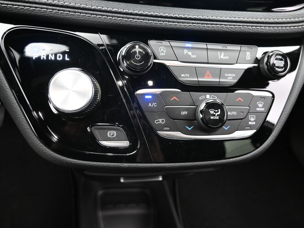2026 Chrysler Pacifica photo 20