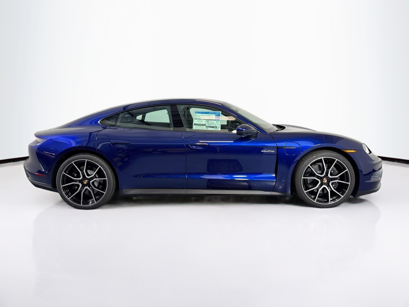 2025 Porsche Taycan 4 photo 8
