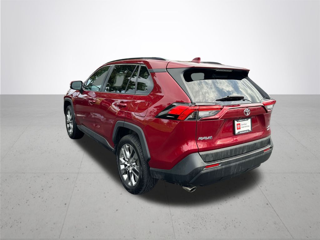 2021 Toyota RAV4 XLE Premium photo 7