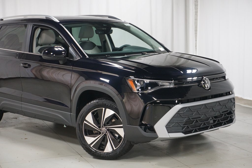 2025 Volkswagen Taos SE photo 4