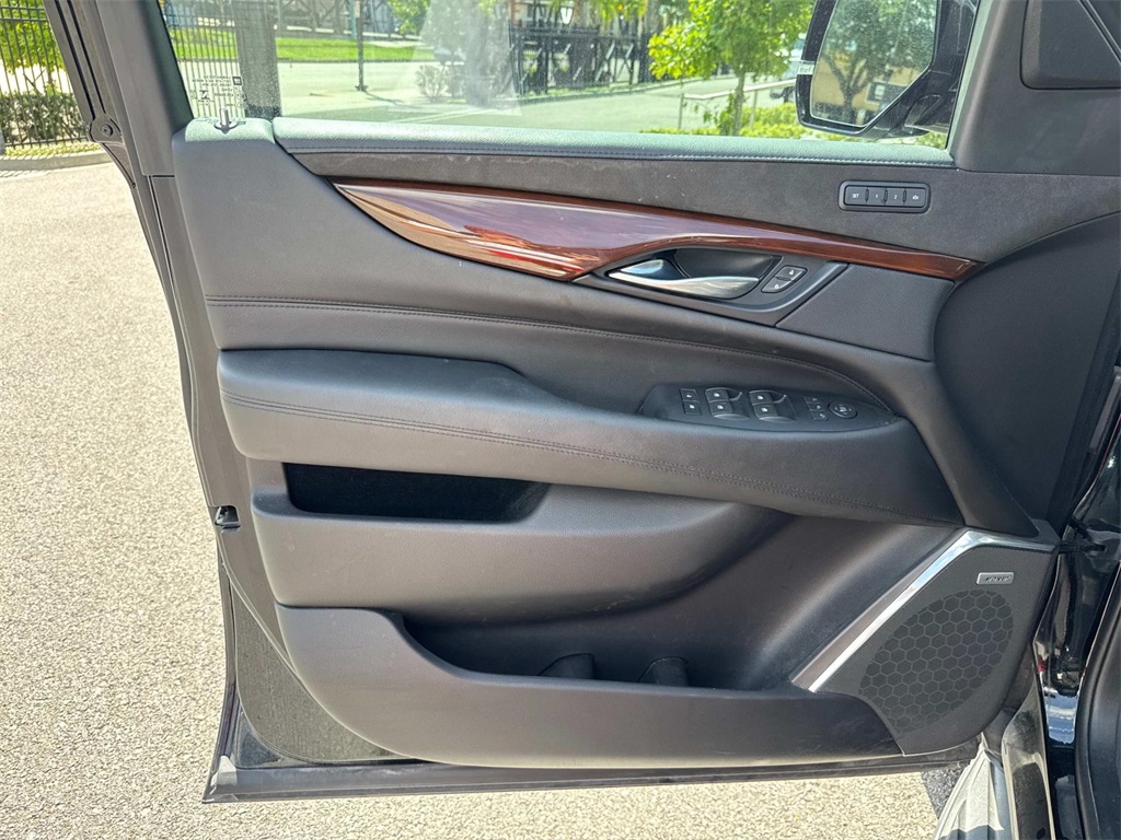 2019 Cadillac Escalade Premium Luxury photo 16
