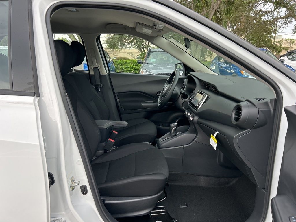 2024 Nissan Kicks S photo 31