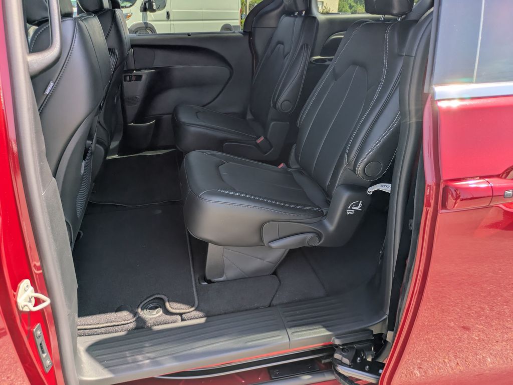 2026 Chrysler Pacifica photo 20