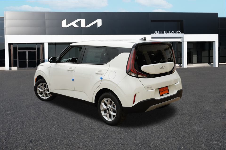 2025 Kia Soul LX photo 3