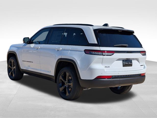 2025 Jeep Grand Cherokee Limited photo 3
