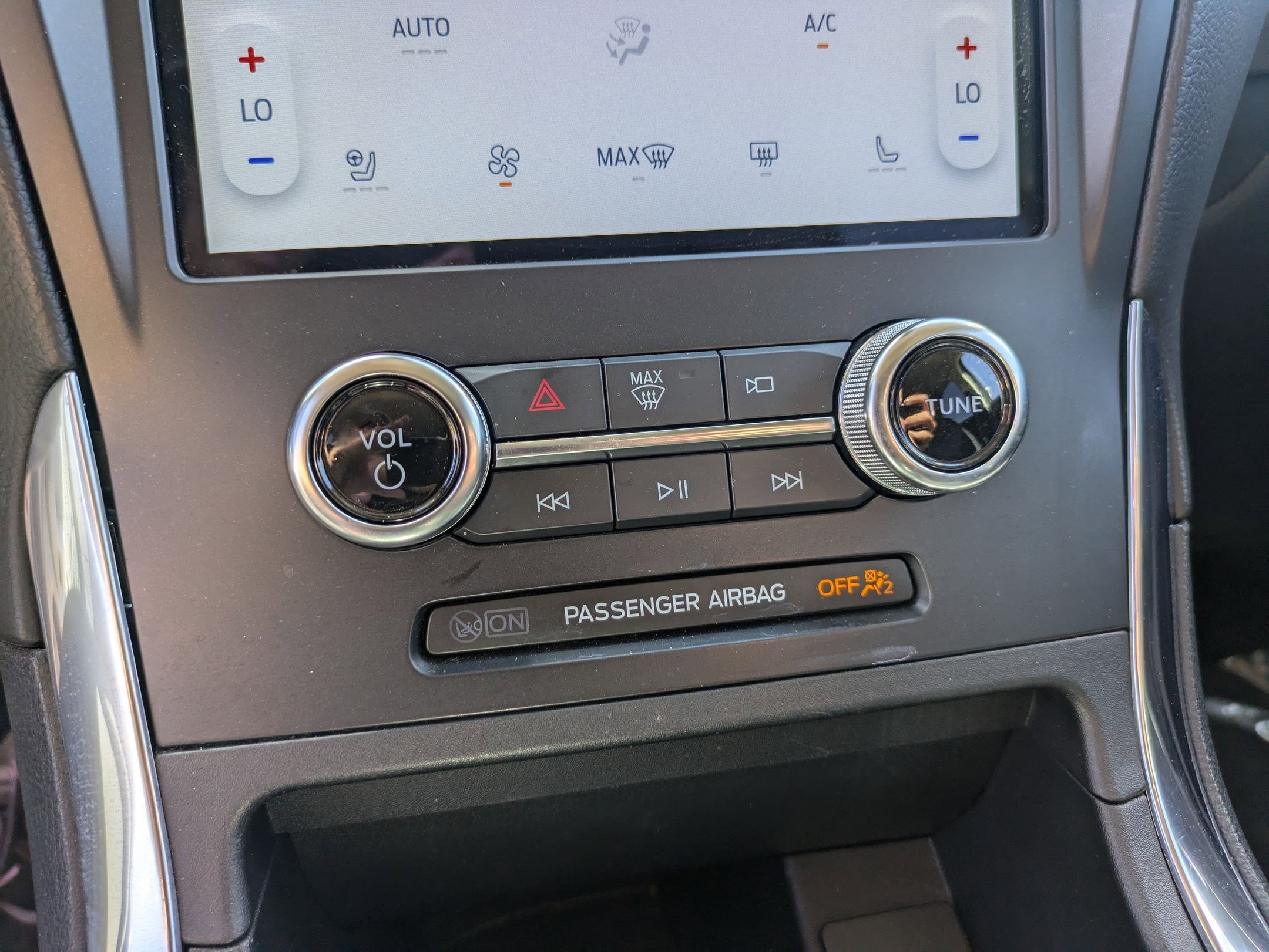 2024 Ford Edge Titanium photo 23